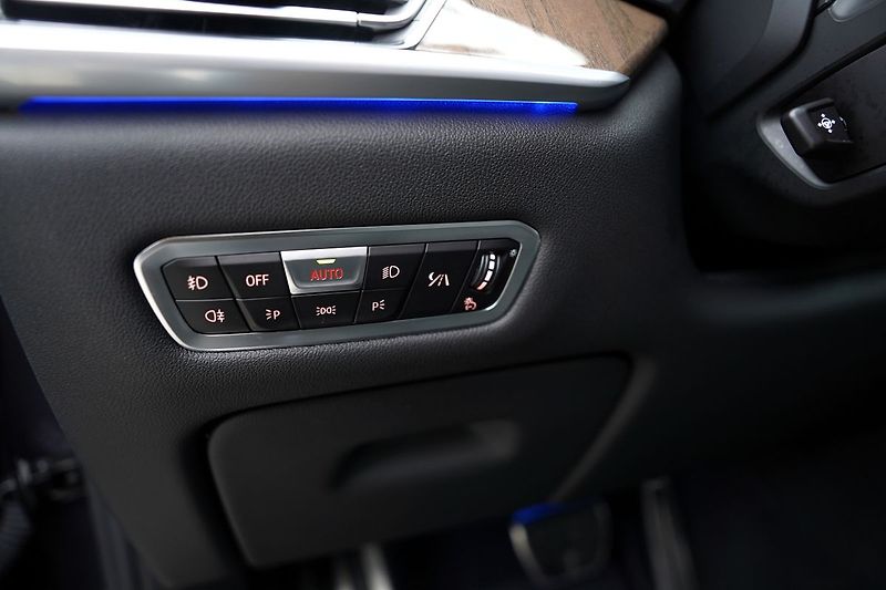 BMW X7 M50i xDrive/AT9/22/ČR/530 PS - fotka 48 z 49