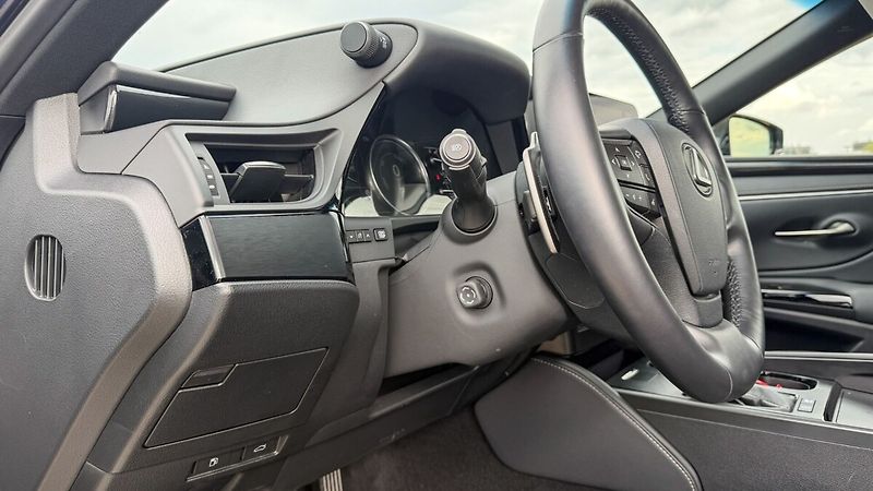 Lexus ES 300h 300H HEV BUSINESS EDITION - fotka 9 z 24