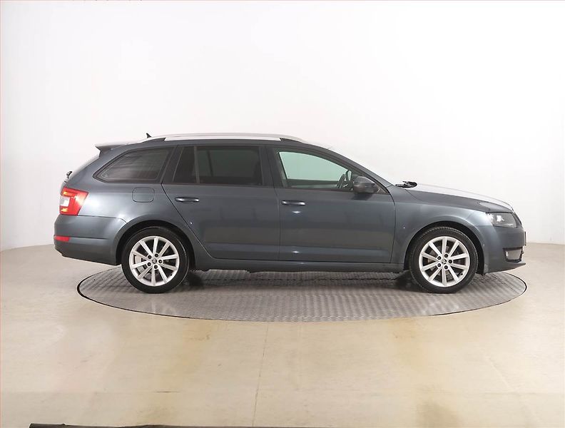 Škoda Octavia (2014) 1.6 TDI, Navi, Xenony - fotka 6 z 19