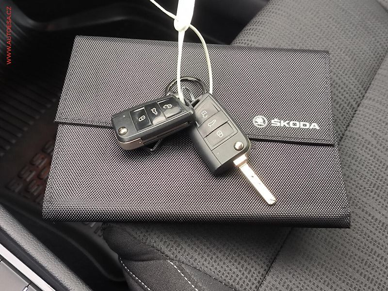 Škoda Superb (2017) 2.0 TDi, ČR, Ambition, DSG - fotka 24 z 24