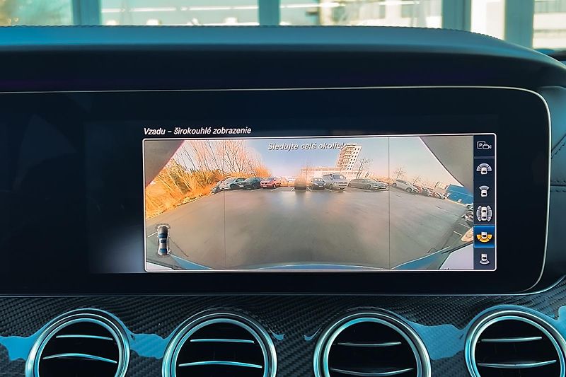 Mercedes-Benz Třídy E (2017) E63S AMG 4Matic+ V8 Biturbo - fotka 97 z 99
