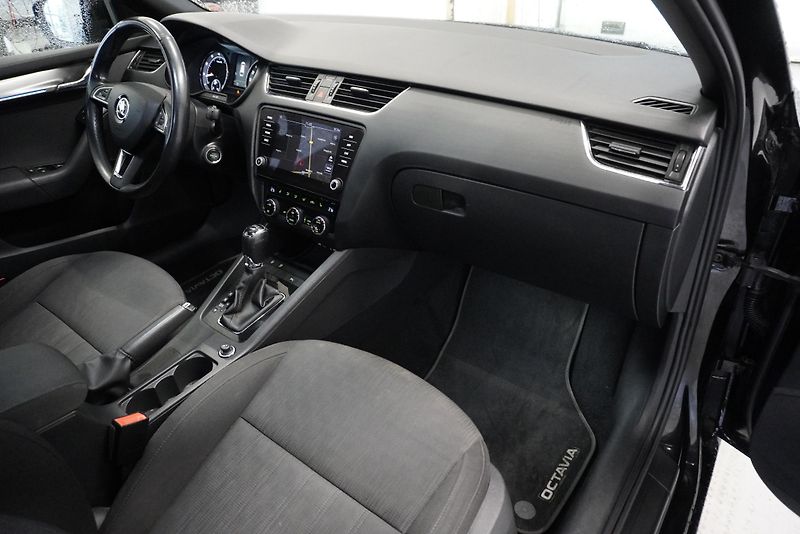 Škoda Octavia  1.4 TSi 110 kW STYLE DSG - fotka 26 z 28
