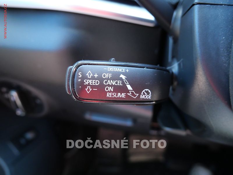 Škoda Karoq (2019) 1.5 TSi, Ambition, DSG, panor - fotka 15 z 21