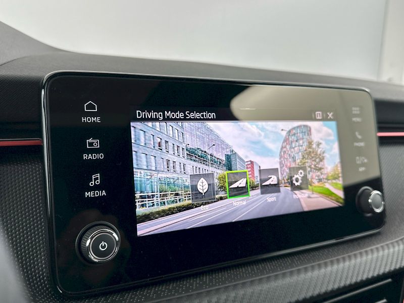 Škoda Kamiq (2025) DSG 1.5TSI 110kW Monte Carlo - fotka 12 z 33