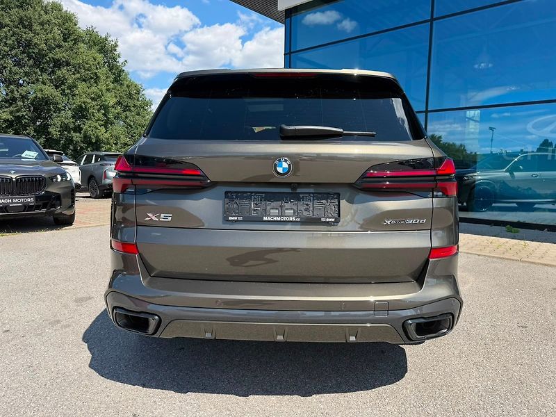 BMW X5 xDrive 30d - fotka 4 z 21