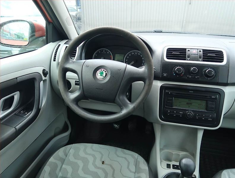 Škoda Fabia (2009) Ambition 1.2 12V, po STK - fotka 7 z 14