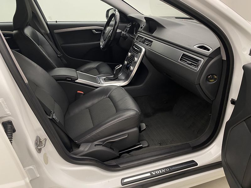Volvo V70 D4 AWD MOMENTUM REZERVACE - fotka 23 z 46