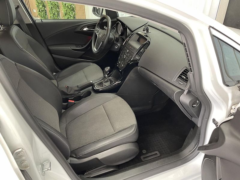 Opel Astra 1.6 CDTi ČR 1.MAJ.DIGIAC  - fotka 13 z 23