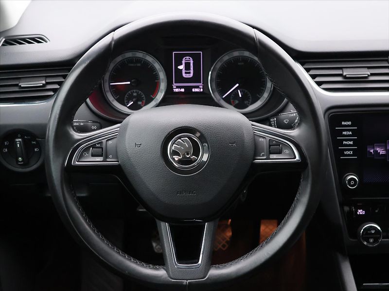 Škoda Octavia 2,0 TDI 110kW Style CZ - fotka 18 z 31