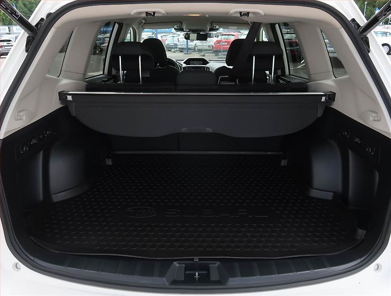 Subaru Forester (2024) 2.0 e-Boxer MHEV, MHEV,4X4 - fotka 14 z 24