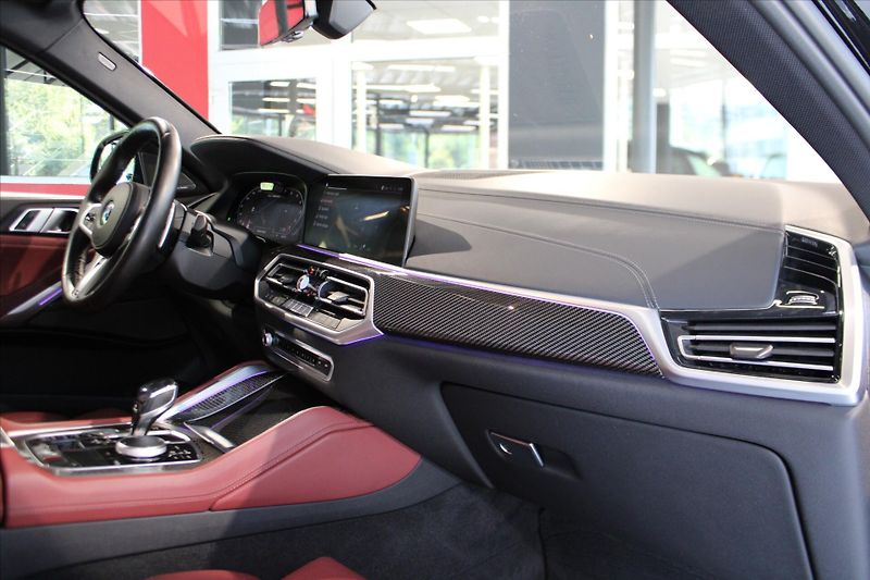 BMW X6 M50i xDrive Laser/360°/H&K - fotka 22 z 47
