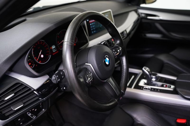 BMW X5 - fotka 14 z 26