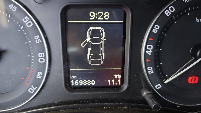 Škoda Octavia (2007) 1,6 benzín kombi - fotka 33 z 36
