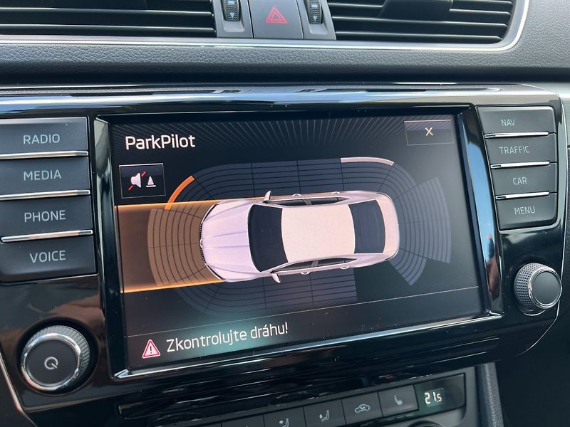 Škoda Superb (2015) 2.0TDi 110kW DSG! Style+! ČR! - fotka 35 z 40