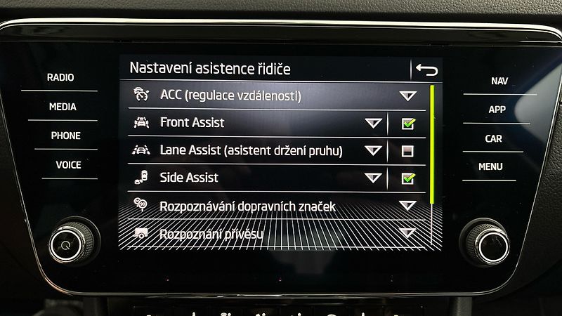 Škoda Superb 2.0 TDI DSG 4x4 Style - fotka 26 z 30
