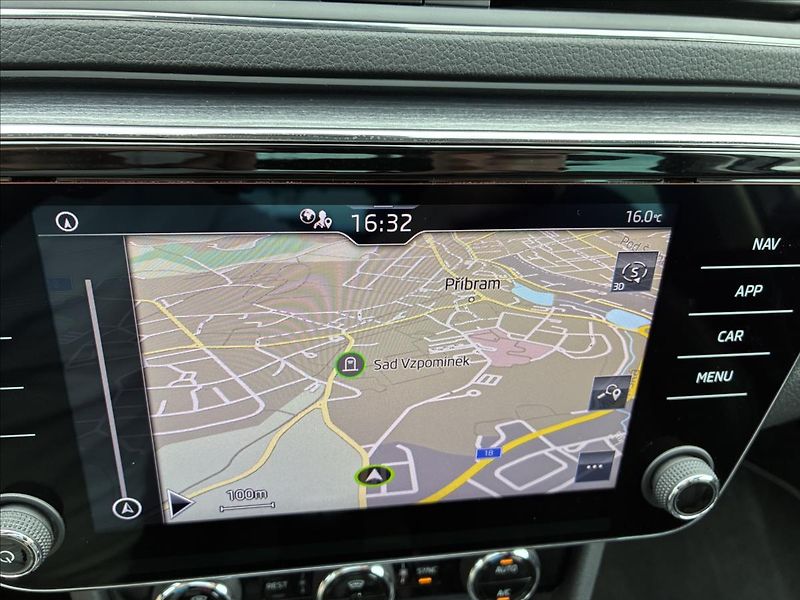 Škoda Superb 2,0 STYLE,PANORAMA,TAŽNÉ,LED - fotka 24 z 36