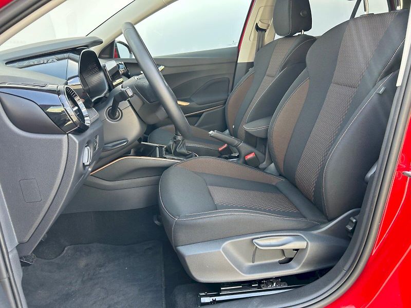 Škoda Fabia (2025) Top Selection 1.0 TSI 70 kW - fotka 12 z 30