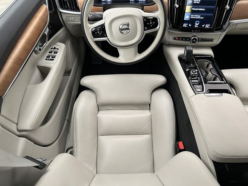 Volvo V90 2.0 Recharge 4x4 Inscription - fotka 14 z 29