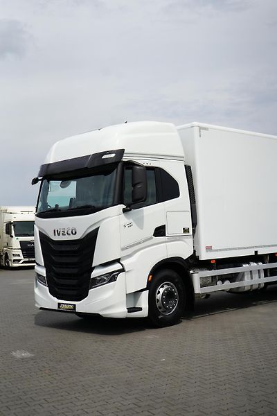 Iveco S-WAY (2023) 420 / E 6 / KONTENER + WINDA / - fotka 27 z 45