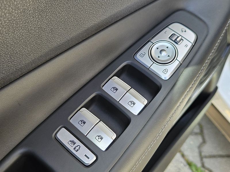 Hyundai Santa Fe 1.6 T-GDi PHEV,1.maj., Luxury - fotka 10 z 54