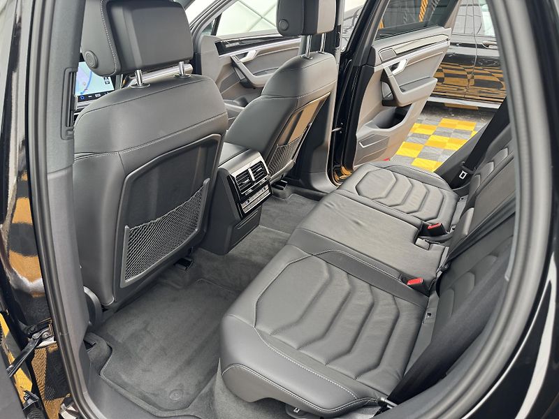 Volkswagen Touareg 3.0Tdi*1-MAJ*DPH*HUD*R-LINE* - fotka 11 z 50