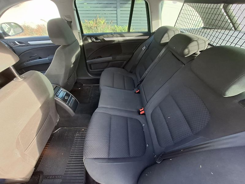 Škoda Superb (2015) 2.0TDI,DSG,xenon,NAVI - fotka 10 z 17