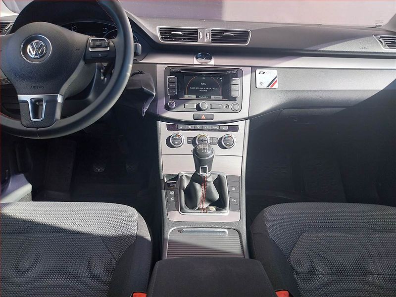 Volkswagen Passat (2015) 2.0 TDI, Navi, Xenony - fotka 12 z 17