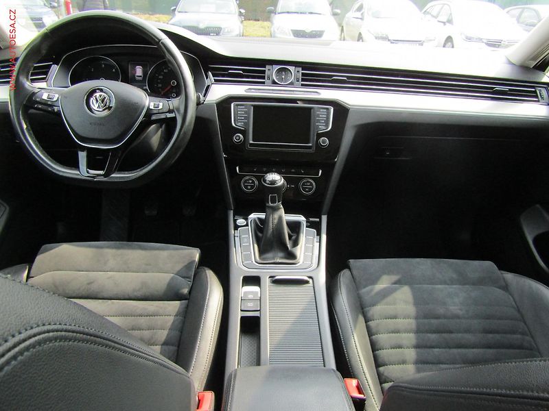 Volkswagen Passat (2017) 2.0 TDi, ČR - fotka 8 z 20