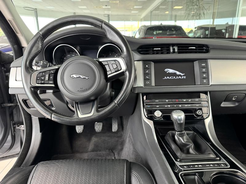 Jaguar XF 20d Prestige*Kamera*Meridian - fotka 9 z 35