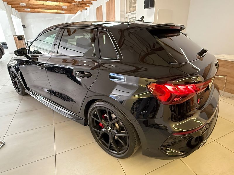 Audi RS 3 (2023) 2.5 TFSI 400 HP Sportback CZ - fotka 6 z 33