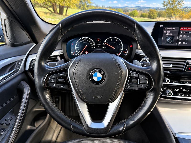 BMW Řada 5 3,0 3.0 530d Park. Kamera DPH - fotka 29 z 29