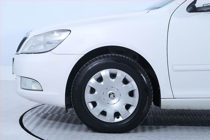 Škoda Octavia (2011) 1.6 TDI, Tempomat - fotka 14 z 16