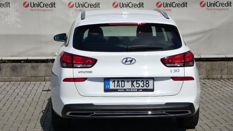 Hyundai i30 Kombi 1.5 T-GDI mHEV Family Co - fotka 4 z 22
