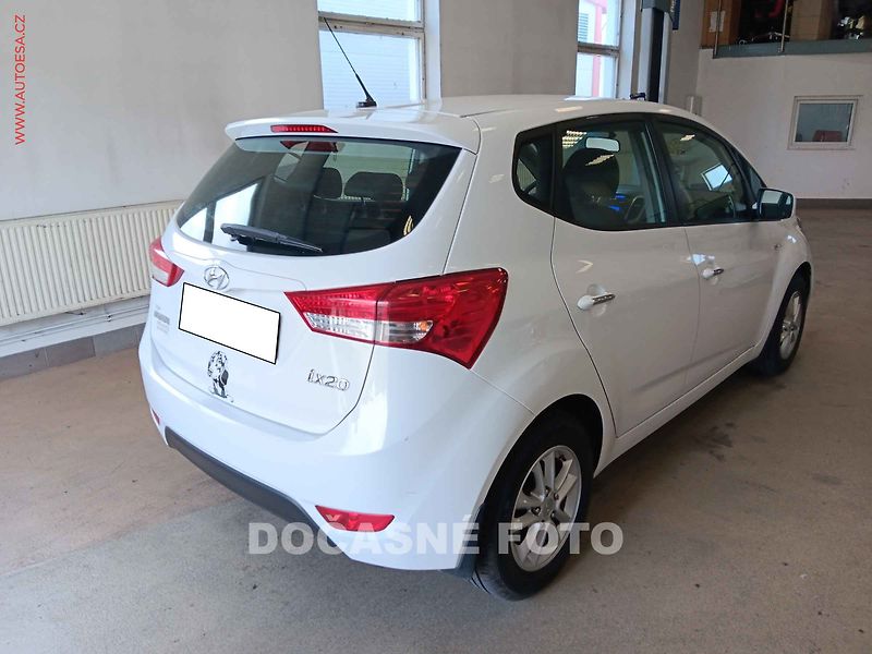 Hyundai ix20 (2017) 1.4i - fotka 2 z 3