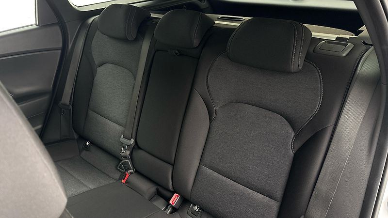 Hyundai i30 1.5 T-GDI Smart Kombi - fotka 16 z 23