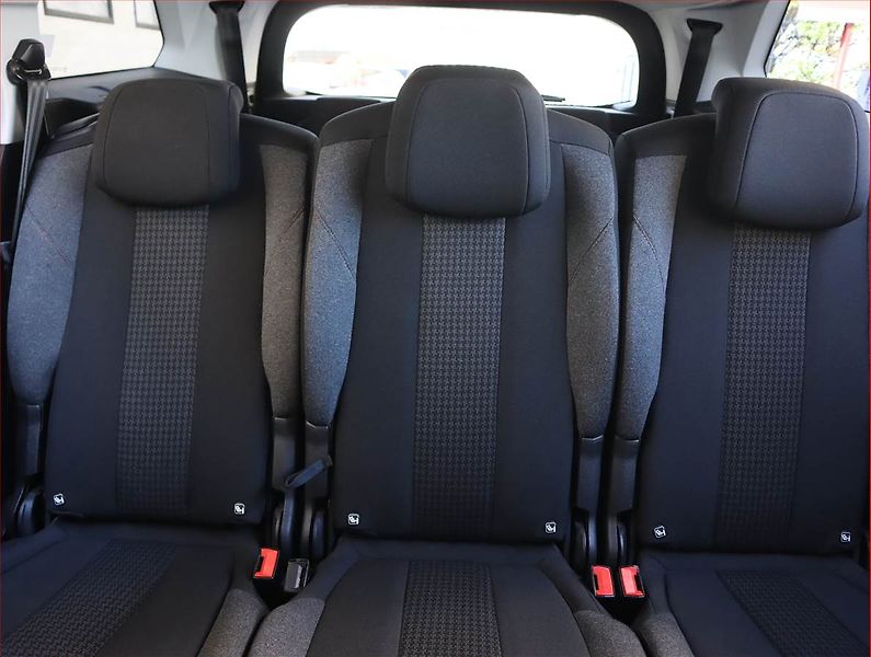 Peugeot 5008 (2020) 1.5 BlueHDi, Automat, 7 míst - fotka 10 z 23