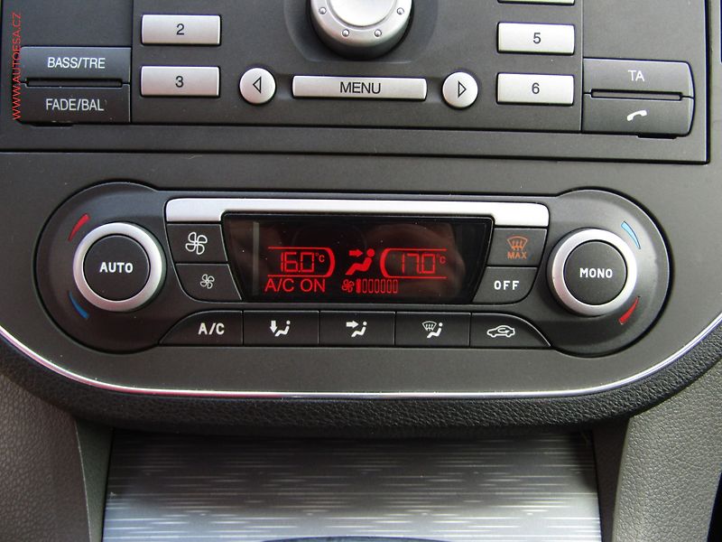 Ford C-MAX (2009) 1.8i, AC - fotka 14 z 16