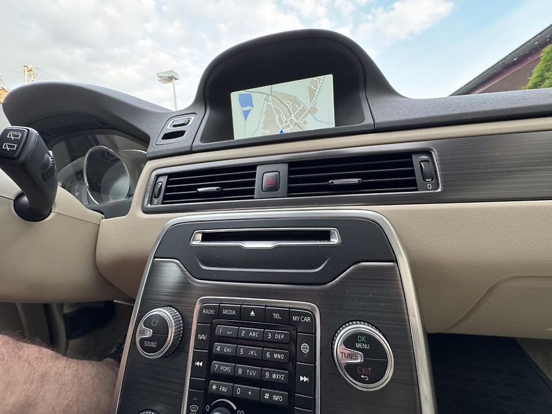 Volvo XC70 D5 SUMMUM 4x4 TAŽNÉ  - fotka 27 z 45