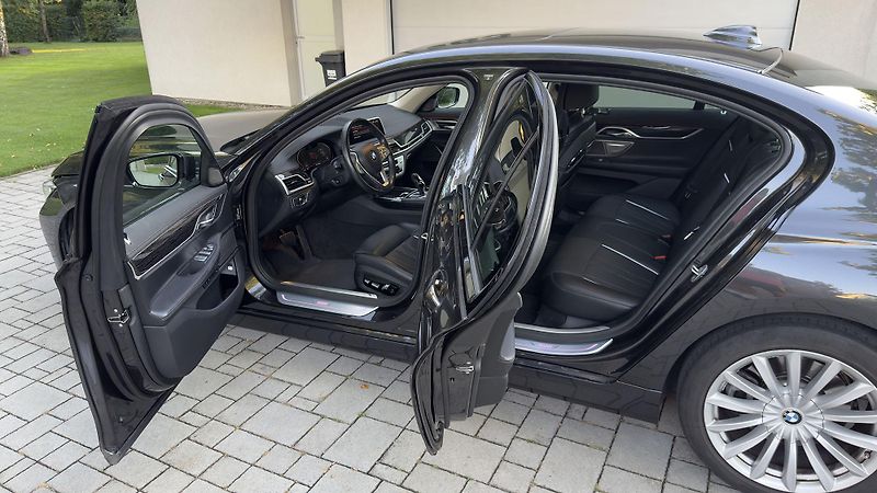 BMW Řada 7 (2022) 3.0 /250kW - fotka 10 z 21