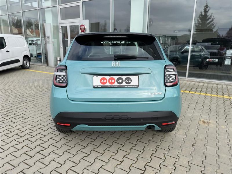 Fiat 600 (2024) 1,2 Turbo Hybrid 110k eDCT - fotka 5 z 14