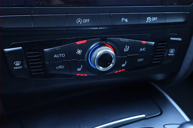 Audi A4 (2014) 2.0 TDI, Automat, Navi, Xenony - fotka 16 z 26