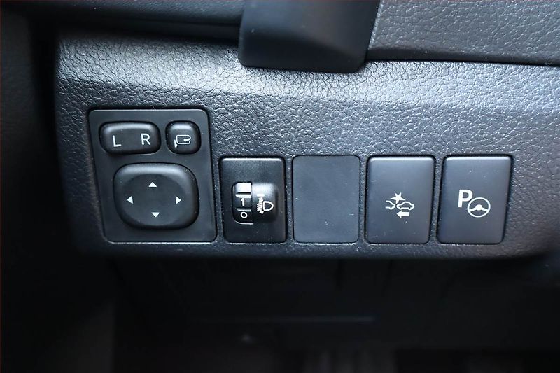 Toyota Auris (2018) 1.6 Valvematic, Serv.kniha - fotka 23 z 24