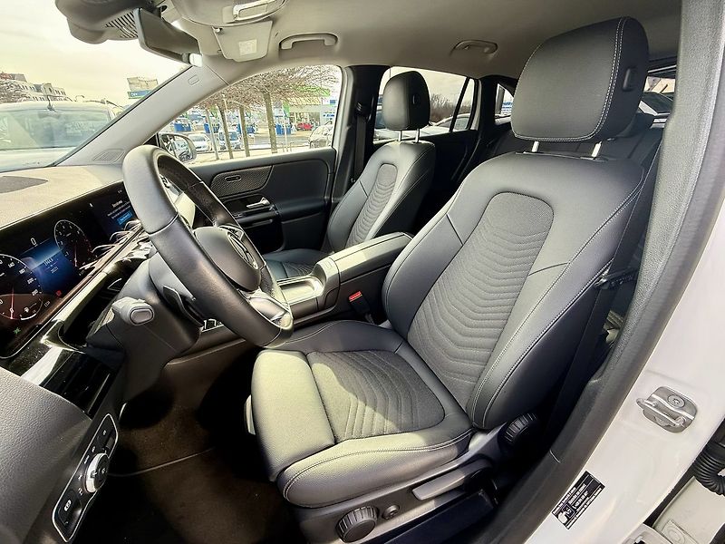 Mercedes-Benz GLA (2025) 220 4MATIC - fotka 22 z 40