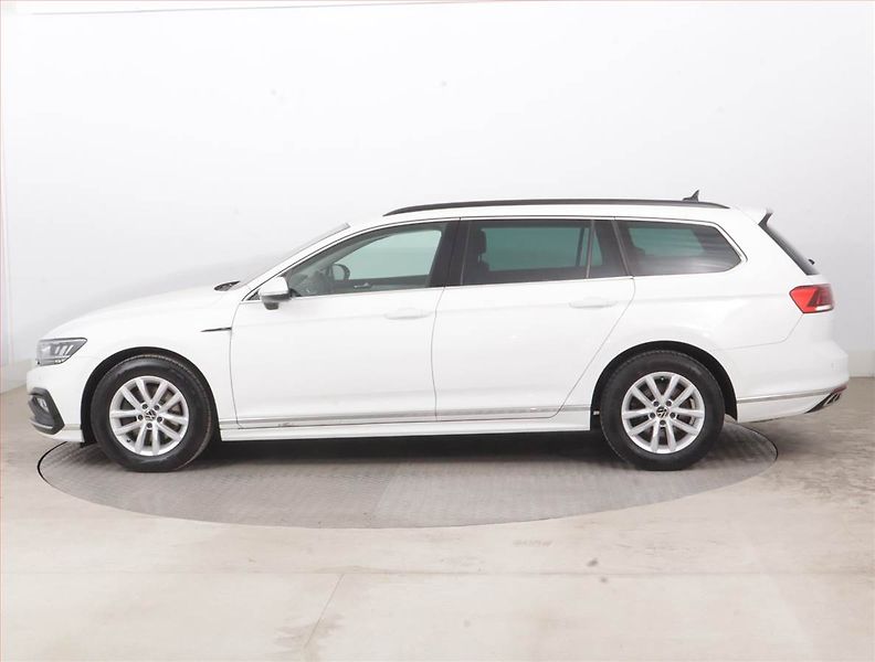 Volkswagen Passat (2021) Business 1.5 TSI, Serv.kniha - fotka 3 z 17