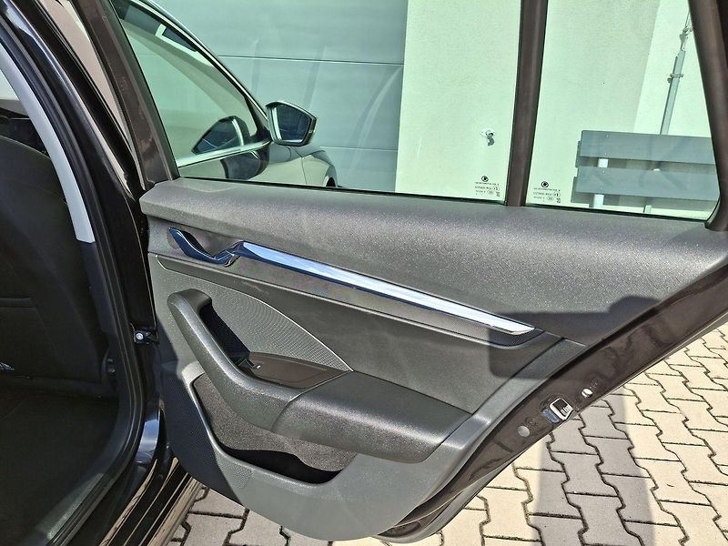 Škoda Octavia (2023) 1.0 E-TSI Business Plus ZÁRUKA - fotka 34 z 38