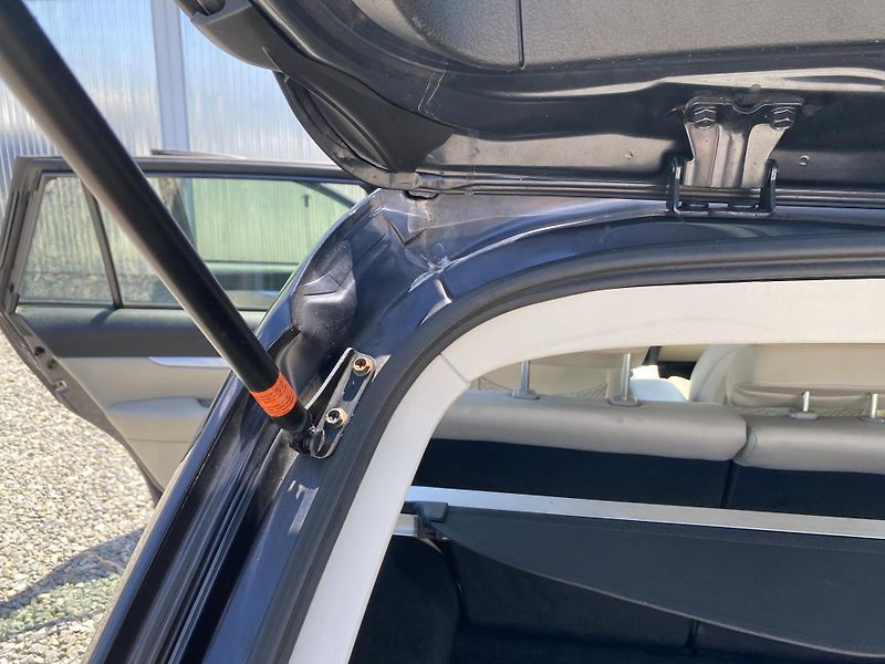 Subaru Outback 2.5i 170PS 4x4 BIFUEL PAN NAVI - fotka 109 z 157