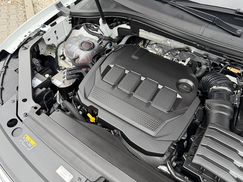 Volkswagen Tiguan Allspace R-Line 2,0 TDi/110kW 4x4 DSG  - fotka 82 z 106