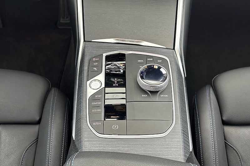 BMW Řada 3 řady 3 | 320d xDrive - fotka 10 z 16