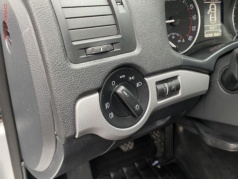Škoda Octavia (2008) 2.0TDi 4x4, Elegance, xenon - fotka 17 z 18
