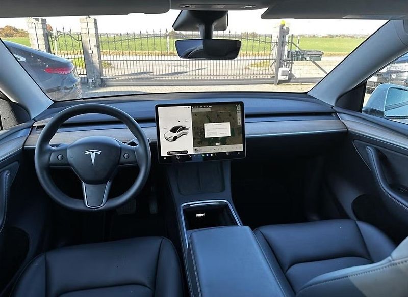 Tesla Model Y Long Range AWD FSD  - fotka 4 z 6